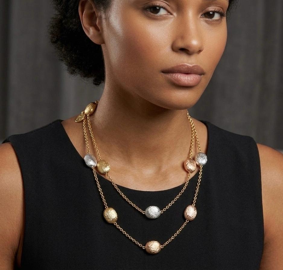 COLLANA MULTIFILO CON BOULES MARTELLATE TRICOLORE